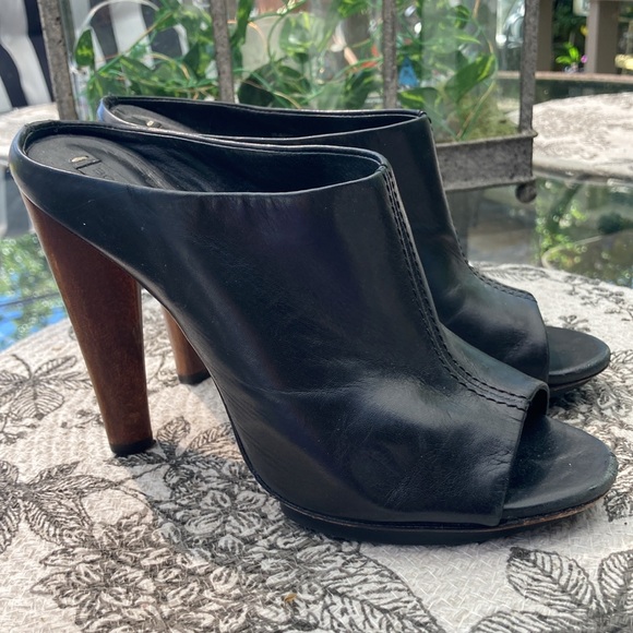 BCBGMAXAZRIA Black Leather Open-Toe Mule Slide - Picture 4 of 7